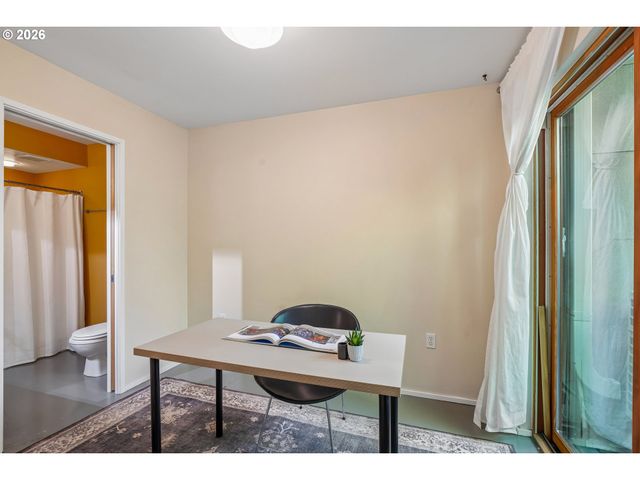 5910 Ne HOYT St, Portland, OR 97213