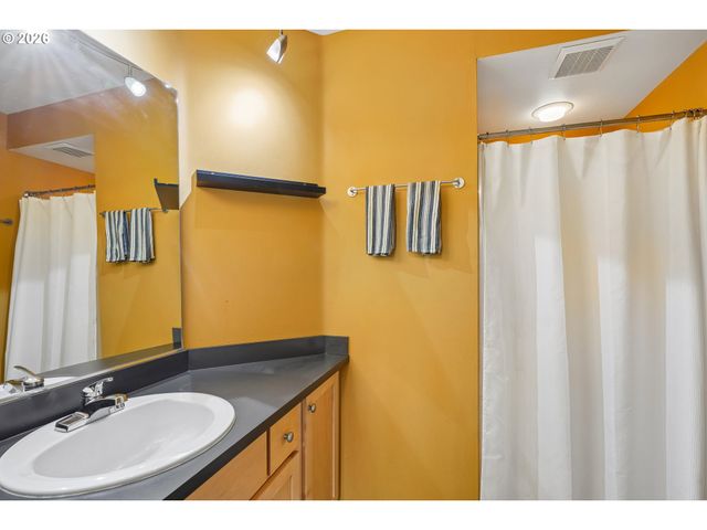 5910 Ne HOYT St, Portland, OR 97213