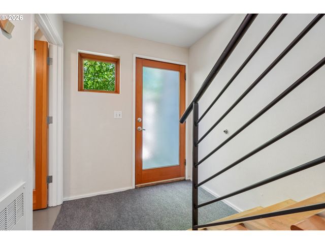 5910 Ne HOYT St, Portland, OR 97213