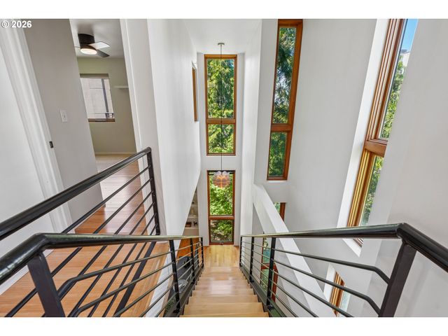 5910 Ne HOYT St, Portland, OR 97213