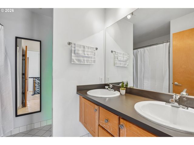5910 Ne HOYT St, Portland, OR 97213