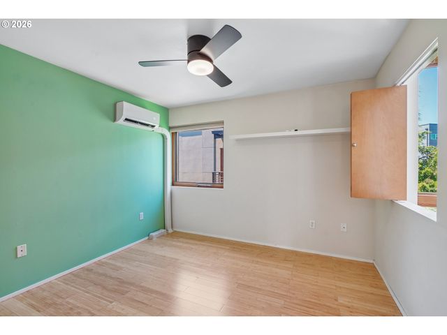 5910 Ne HOYT St, Portland, OR 97213
