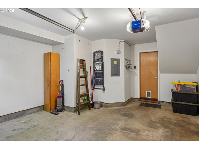 5910 Ne HOYT St, Portland, OR 97213