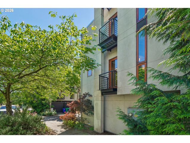 5910 Ne HOYT St, Portland, OR 97213