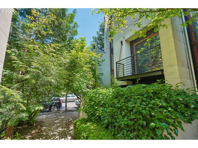 5910 Ne HOYT St, Portland, OR 97213