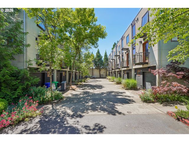 5910 Ne HOYT St, Portland, OR 97213