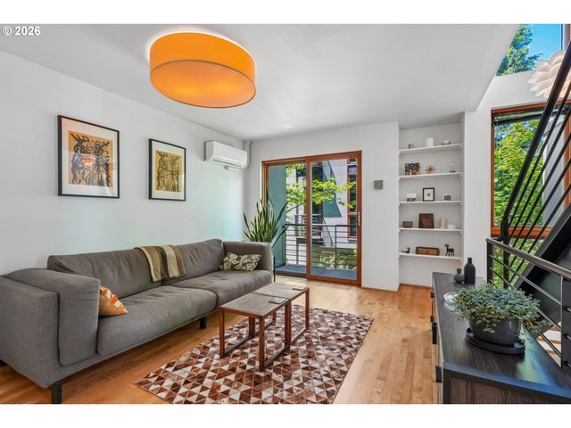 5910 Ne HOYT St, Portland, OR 97213