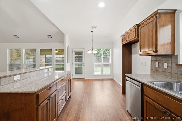 12521 S Date Place, Jenks, OK 74037