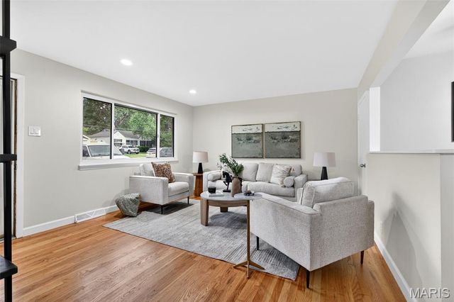 8625 Moran Place, St Louis, MO 63114