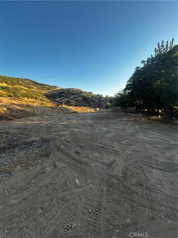 13635 Duxbury Rd, Hesperia, CA 92345