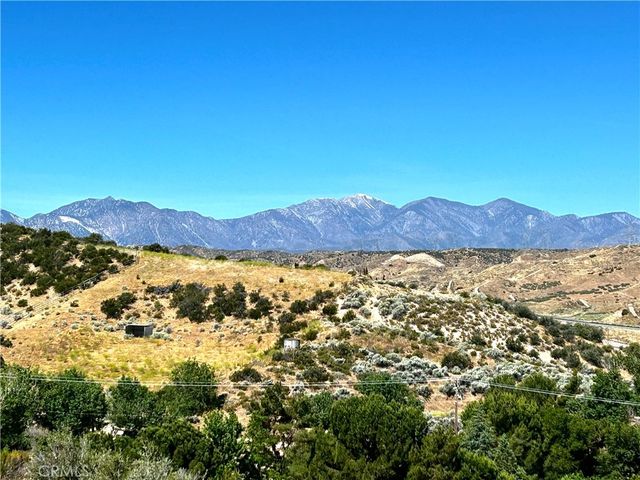 13635 Duxbury Rd, Hesperia, CA 92345