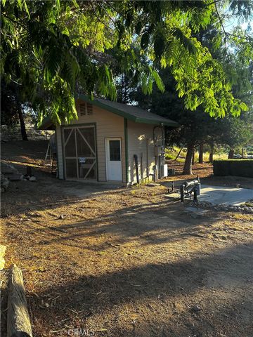 13635 Duxbury Rd, Hesperia, CA 92345