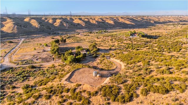13635 Duxbury Rd, Hesperia, CA 92345