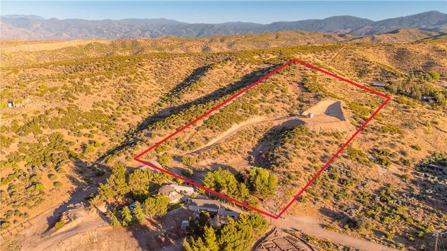 13635 Duxbury Rd, Hesperia, CA 92345