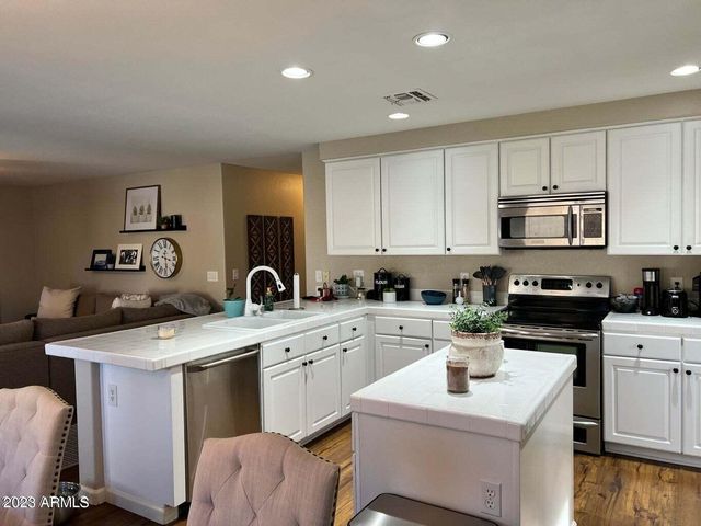 6824 W ROSE GARDEN Lane, Glendale, AZ 85308