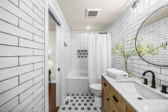 13315 NE 137th Place, Kirkland, WA 98034