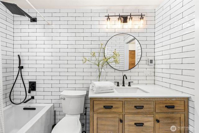 13315 NE 137th Place, Kirkland, WA 98034