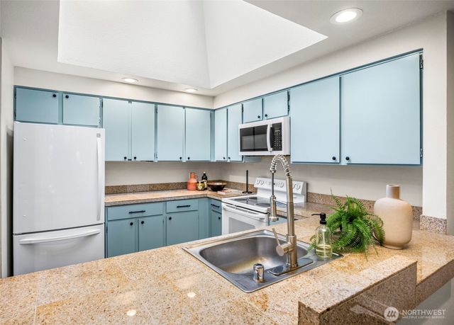 13315 NE 137th Place, Kirkland, WA 98034