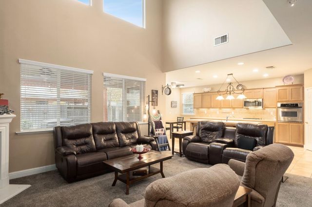 775 S Michelle Avenue, Kerman, CA 93630