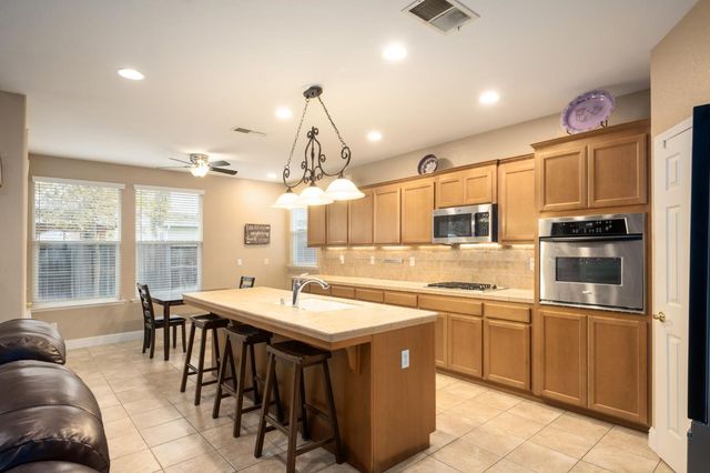 775 S Michelle Avenue, Kerman, CA 93630