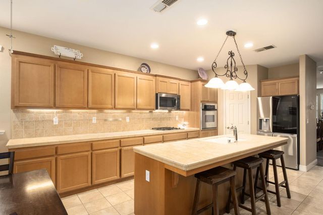 775 S Michelle Avenue, Kerman, CA 93630
