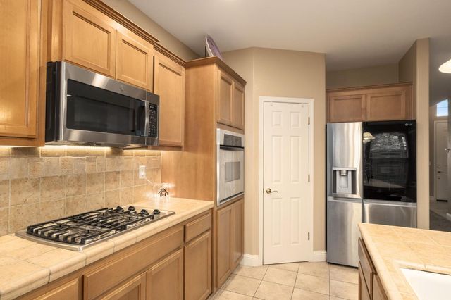 775 S Michelle Avenue, Kerman, CA 93630