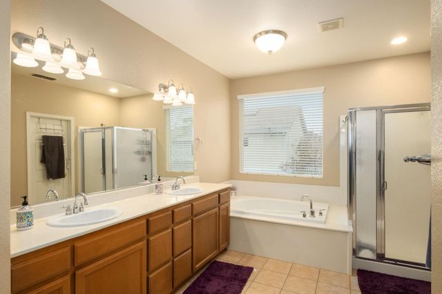 775 S Michelle Avenue, Kerman, CA 93630