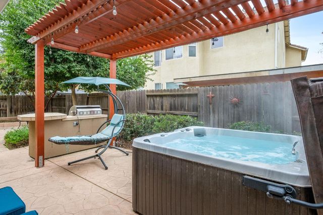 775 S Michelle Avenue, Kerman, CA 93630