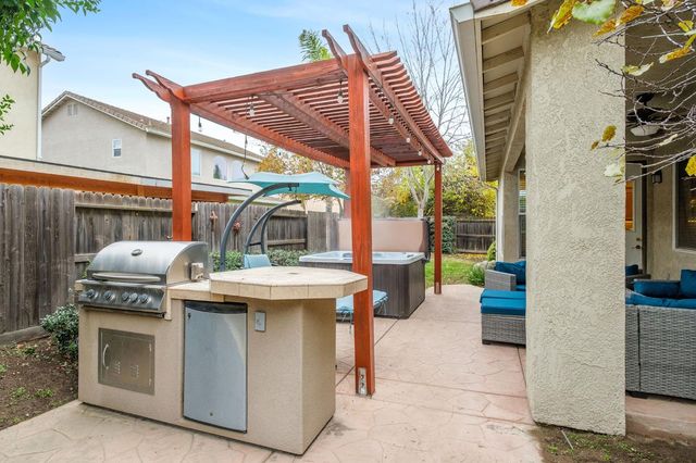 775 S Michelle Avenue, Kerman, CA 93630
