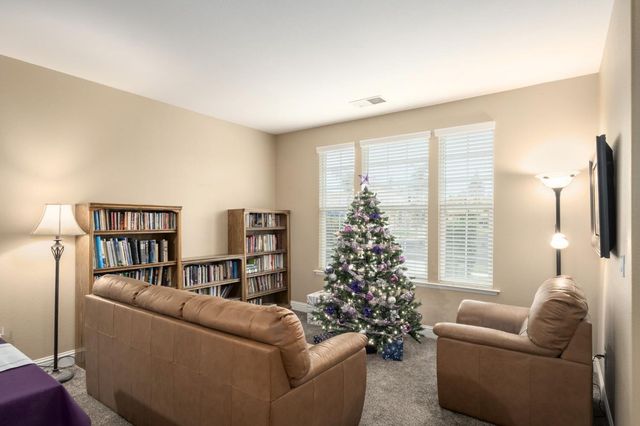 775 S Michelle Avenue, Kerman, CA 93630