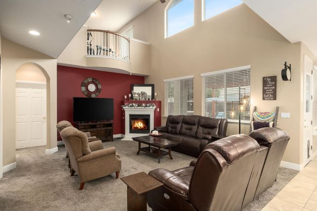 775 S Michelle Avenue, Kerman, CA 93630