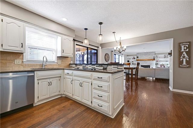 11396 King Street, Overland Park, KS 66210