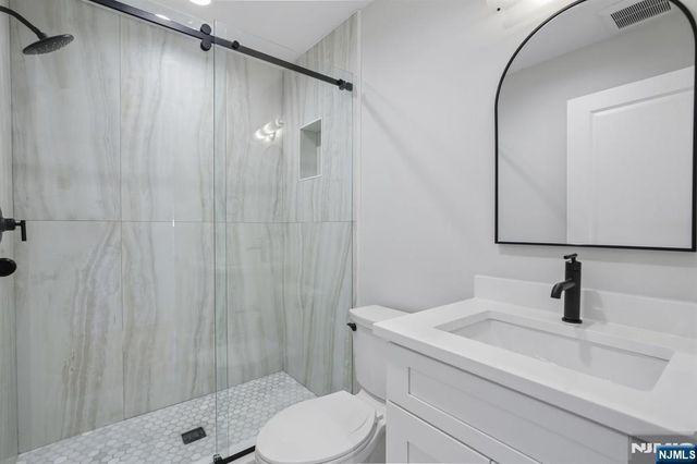 14 Maplewood, Livingston, NJ 07039