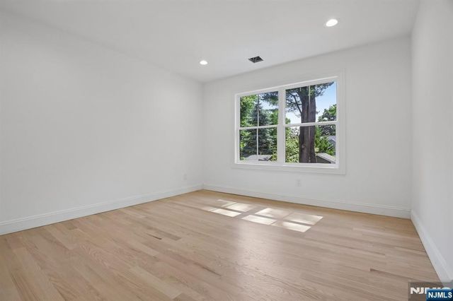 14 Maplewood, Livingston, NJ 07039