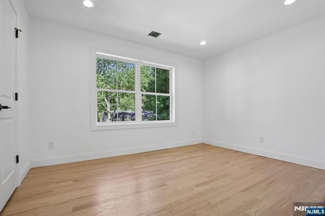 14 Maplewood, Livingston, NJ 07039