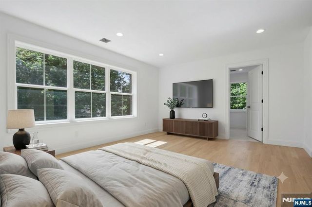 14 Maplewood, Livingston, NJ 07039