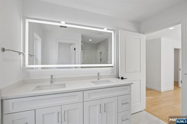 14 Maplewood, Livingston, NJ 07039