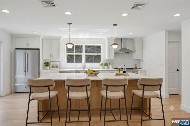 14 Maplewood, Livingston, NJ 07039