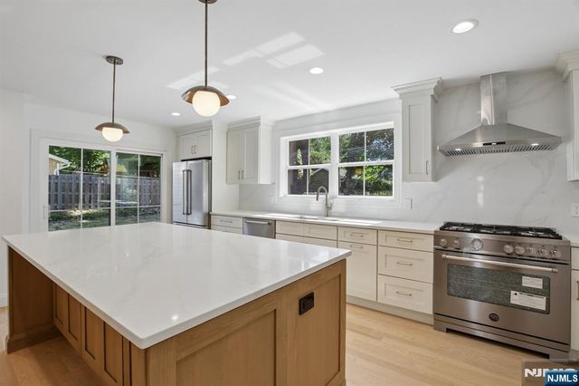 14 Maplewood, Livingston, NJ 07039