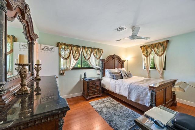 20335 NE 13th Ct, Miami, FL 33179