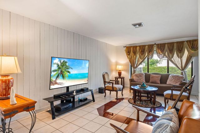 20335 NE 13th Ct, Miami, FL 33179