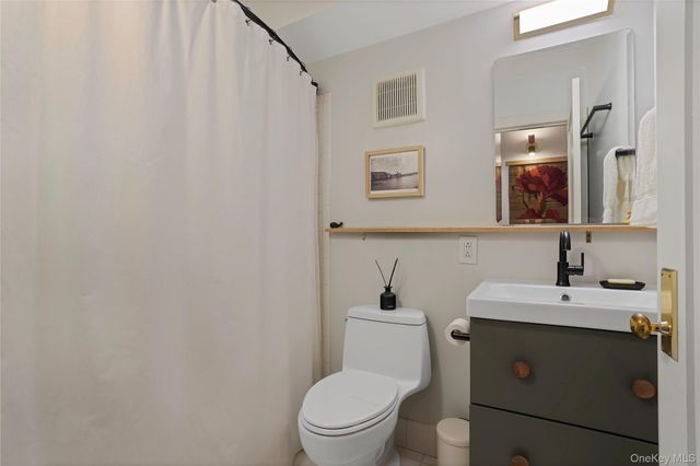 6 Renaissance Court 16B, Brooklyn, NY 11206