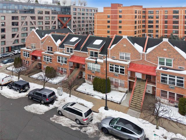 6 Renaissance Court 16B, Brooklyn, NY 11206