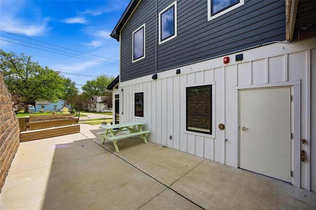 156 Prairie Hill Ln, Iowa City, IA 52246