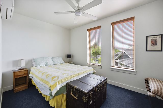 156 Prairie Hill Ln, Iowa City, IA 52246