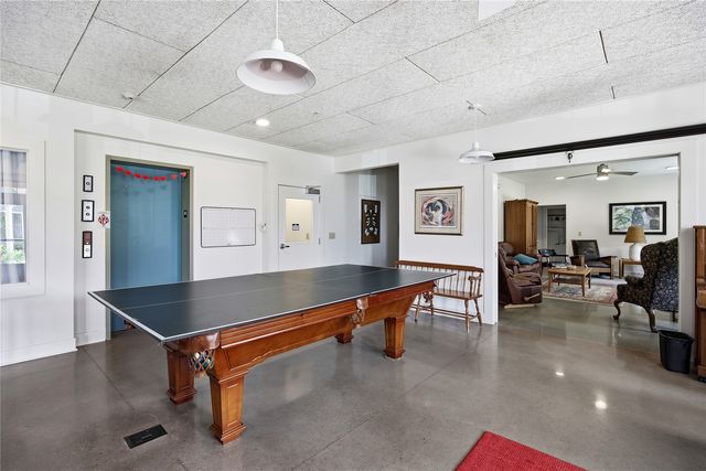 156 Prairie Hill Ln, Iowa City, IA 52246