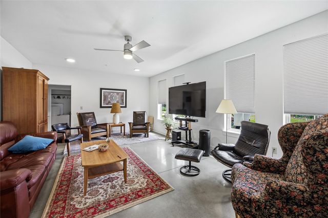 156 Prairie Hill Ln, Iowa City, IA 52246