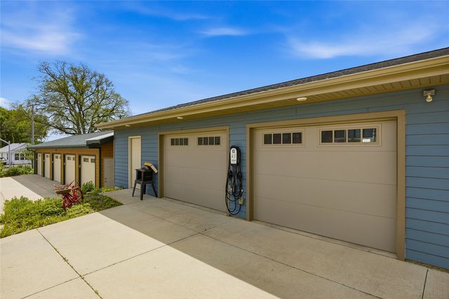 156 Prairie Hill Ln, Iowa City, IA 52246