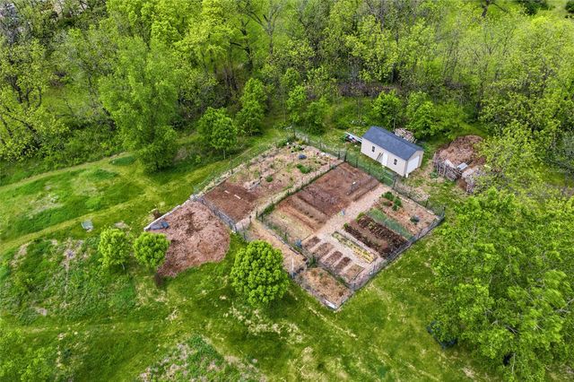 156 Prairie Hill Ln, Iowa City, IA 52246