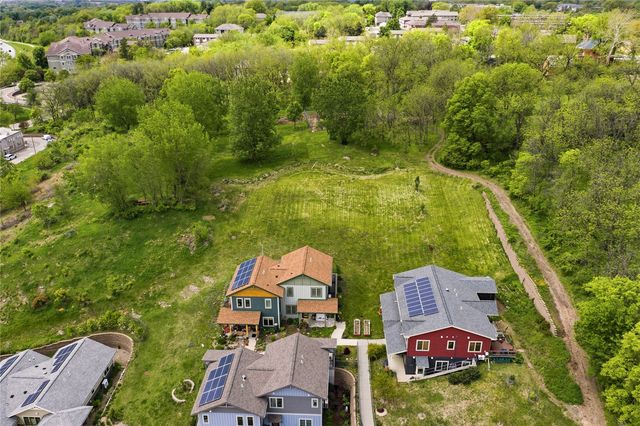 156 Prairie Hill Ln, Iowa City, IA 52246
